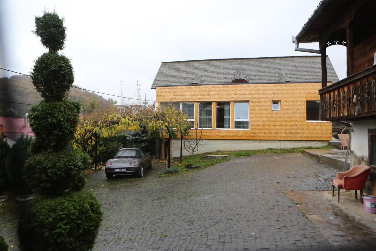Hotel Casa Cu Magnolii Poienile Izei Exterior foto