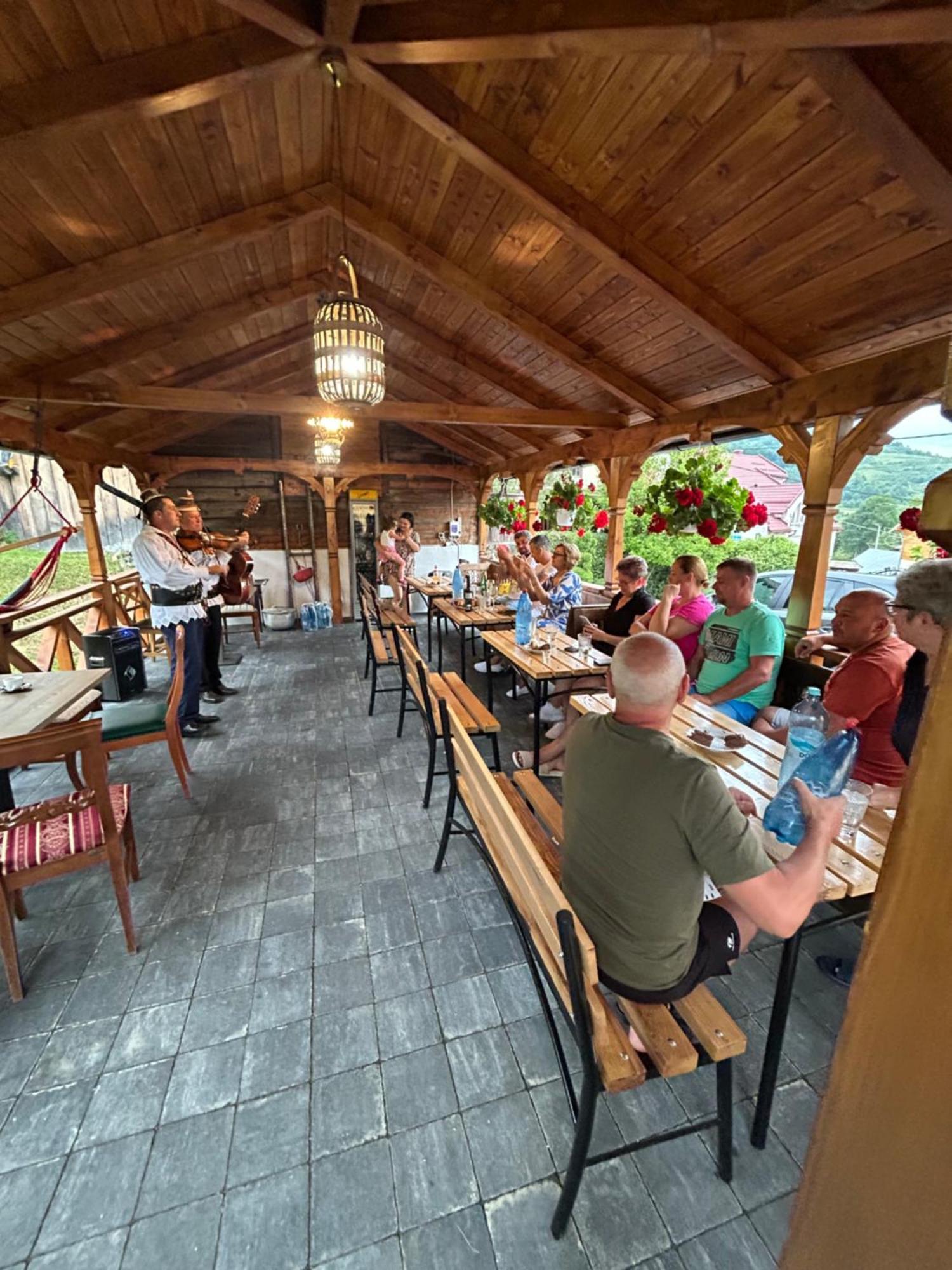 Hotel Casa Cu Magnolii Poienile Izei Exterior foto